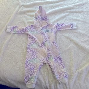 Nike baby 12m hooded zip-up onesie with cheetah print in multi color.